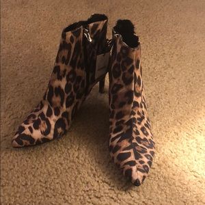 Size 8 New York & Company cheetah print heels